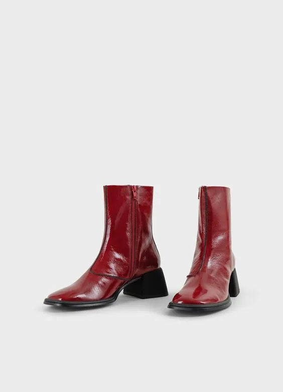 Ansie Boots in Dark Red